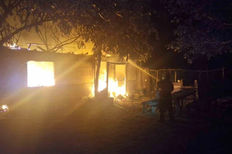 Bilecik’te bahçe fırınındaki ateş bağ evine sıçradı