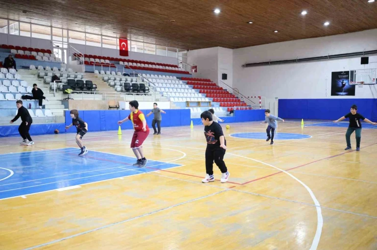 Bilecik’te basketbol spor okulları antrenmanları sürüyor 