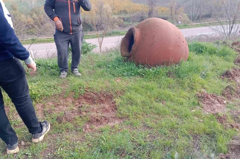 Bilecik’te bin 800 yıllık küpler gün yüzüne çıktı 