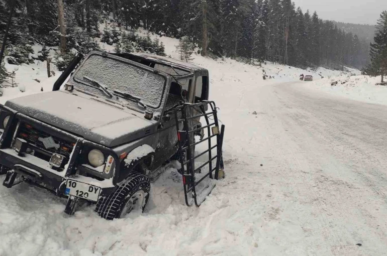Bilecik’te buzlanma kazaya neden oldu otomobil takla attı 