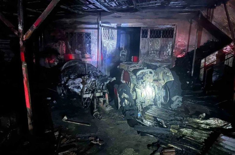 Bilecik’te çıkan yangında 1 traktör, 1 ilaçlama tankeri, 1 sulama motoru yandı