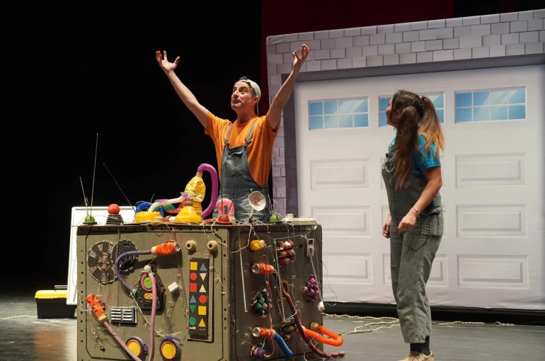 Bilecik’te çocuklar kukla gösterisi ve tiyatroyla eğlendi