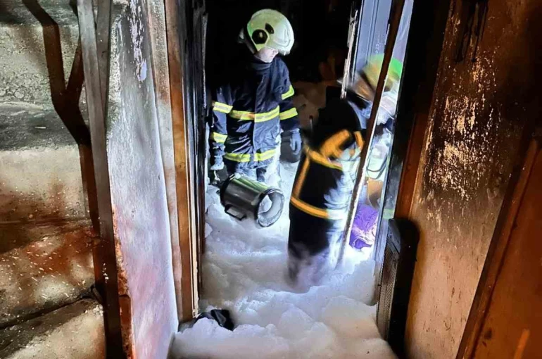 Bilecik’te iki katlı evde yangın çıktı