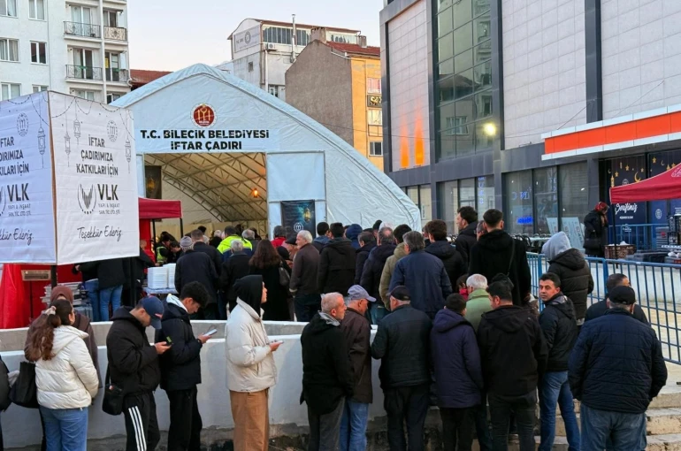 Bilecik’te ilk iftarda binlerce kişi aynı sofrada buluştu