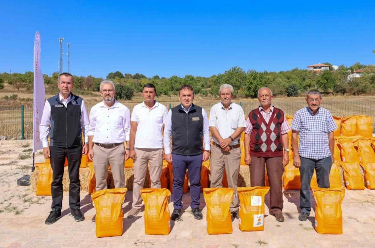 Bilecik’te kanola tohumu dağıtımı yapıldı 