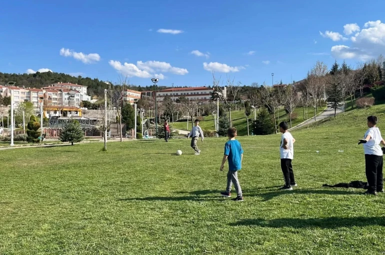 Bilecik’te koruma altındaki çocuklar doğa ve futbolla buluştu 