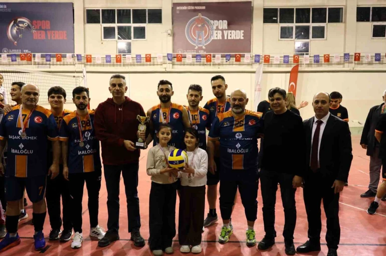 Bilecik’te Kurumlar Arası Bahar Voleybol Turnuvası nefes kesen finale sahne oldu 