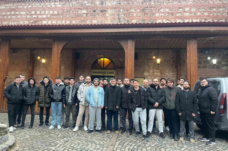 Bilecik’te KYK öğrencileri sabah namazında buluştu 