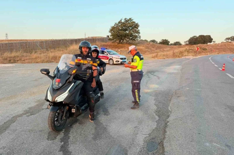 Bilecik’te motosiklet sürücülerine trafik bilgilendirmesi