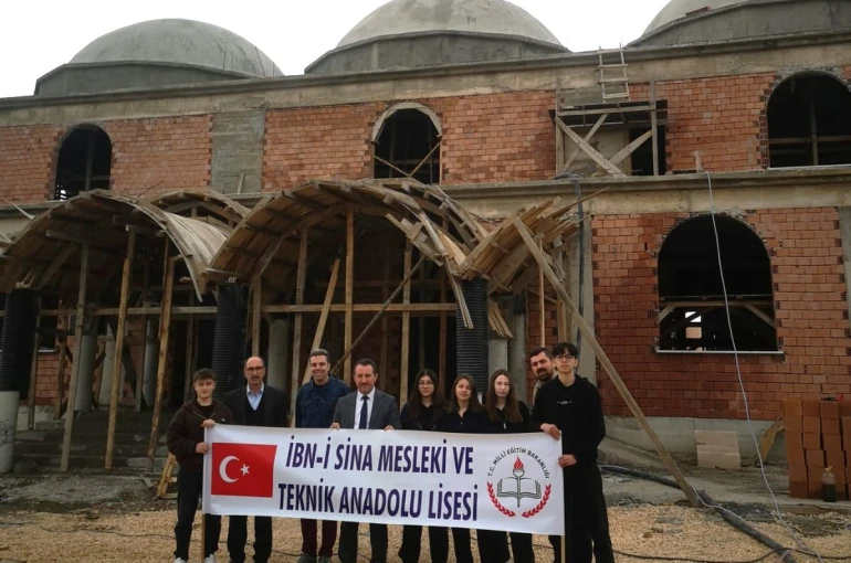 Bilecik’te öğrenciler harçlıklarını Kuba Camii inşaatına bağışladı