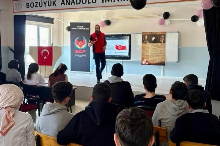 Bilecik’te öğrencilere terör ve güvenli internet eğitimi