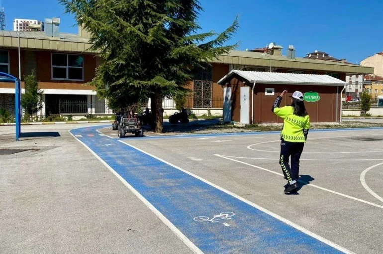 Bilecik’te öğrencilere trafik eğitimi 