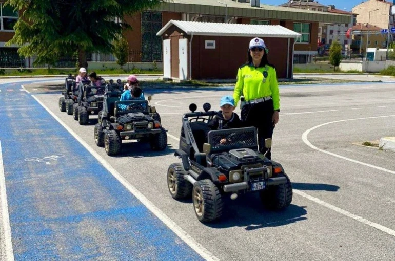 Bilecik’te öğrencilere uygulamalı trafik eğitimi 