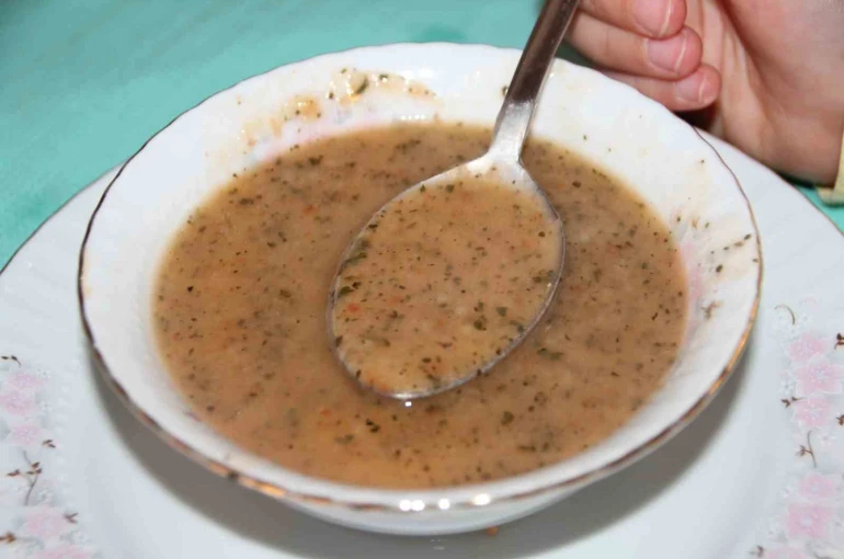 Bilecik’te Ramazan ayının vazgeçilmesi ısırgan otlu tarhana çorbası 