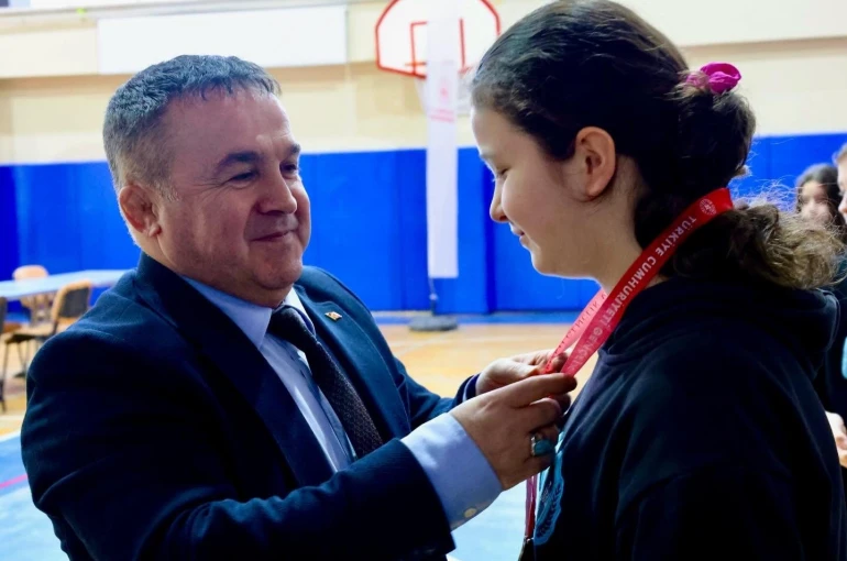 Bilecik’te satranç şampiyonlarına madalya