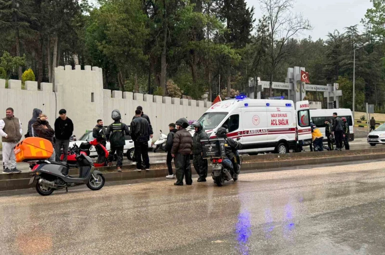 Bilecik’te ticari araç ile motosiklet çarpıştı; 1 yaralı 