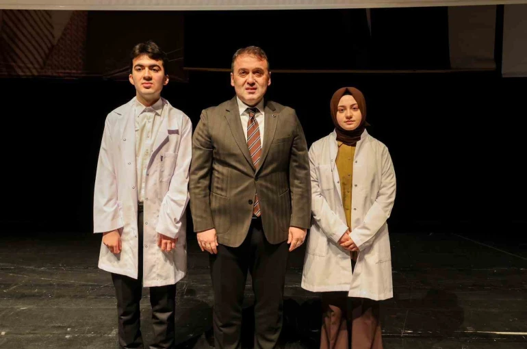 Bilecik’te Tıp Fakültesi öğrencileri beyaz önlüklerini giydi 