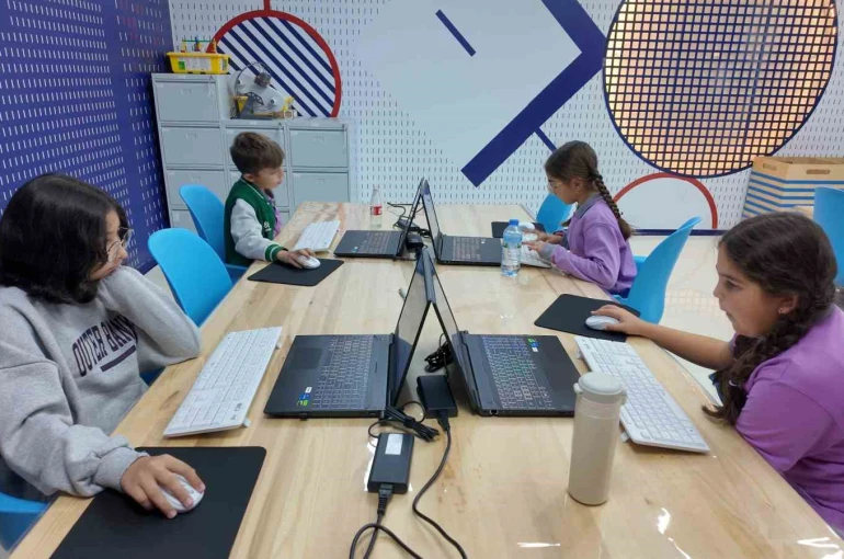 Bilim Demirci bölgenin eğitim üssü oldu 