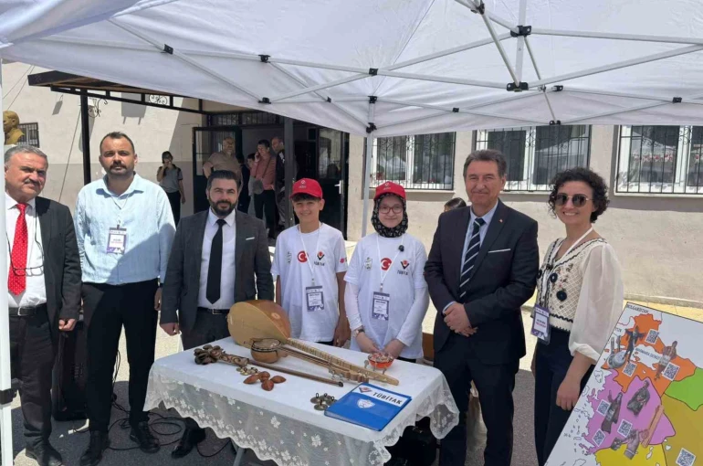 Bilime açılan kapı Akşemseddin Ortaokulu’nda aralandı 