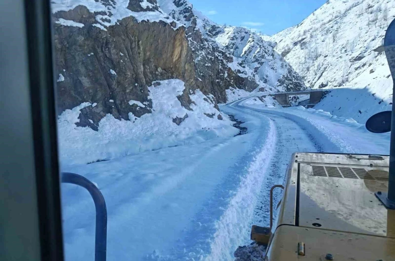 Bingöl’de kapalı köy yolları bir bir açılıyor