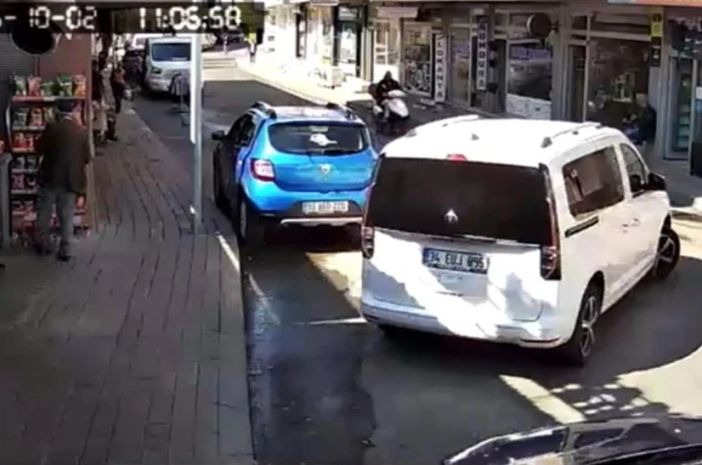 Bingöl’de motosiklet kazası kameraya yansıdı