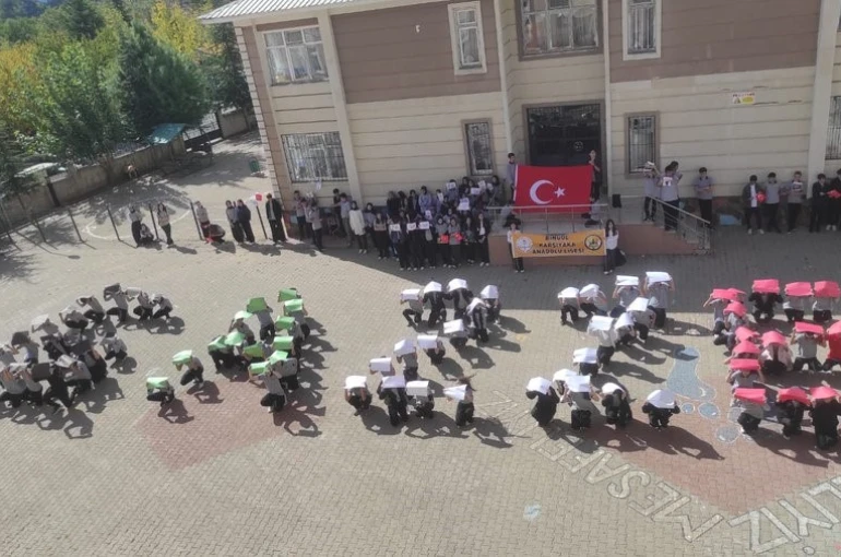 Bingöl’de öğrencilerinden Gazze için anlamlı etkinlik 