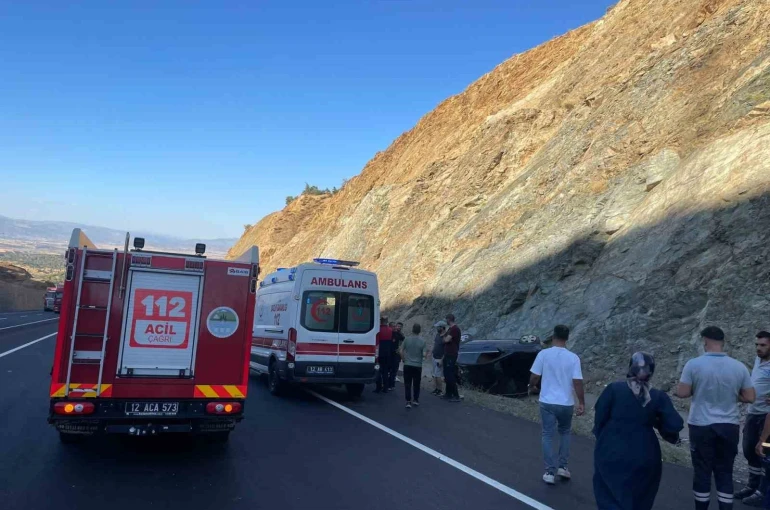 Bingöl’de otomobil takla attı: 3 yaralı