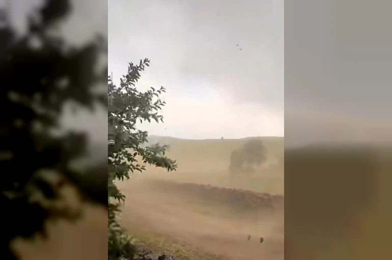 Bingöl’de şiddetli fırtına kameralara yansıdı