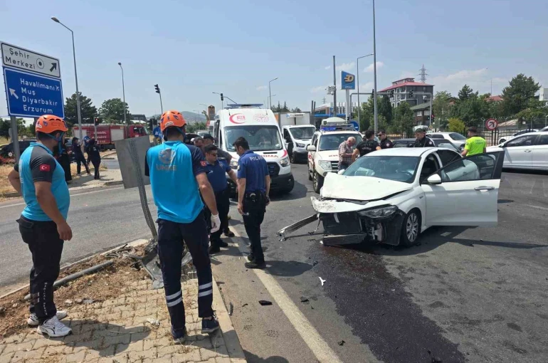Bingöl’de trafik kazası: 3 yaralı