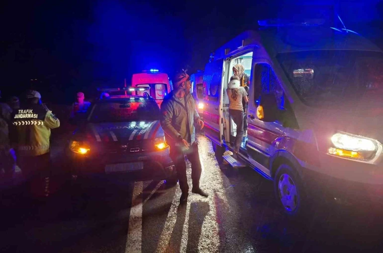 Bingöl’de trafik kazası: 8 yaralı 