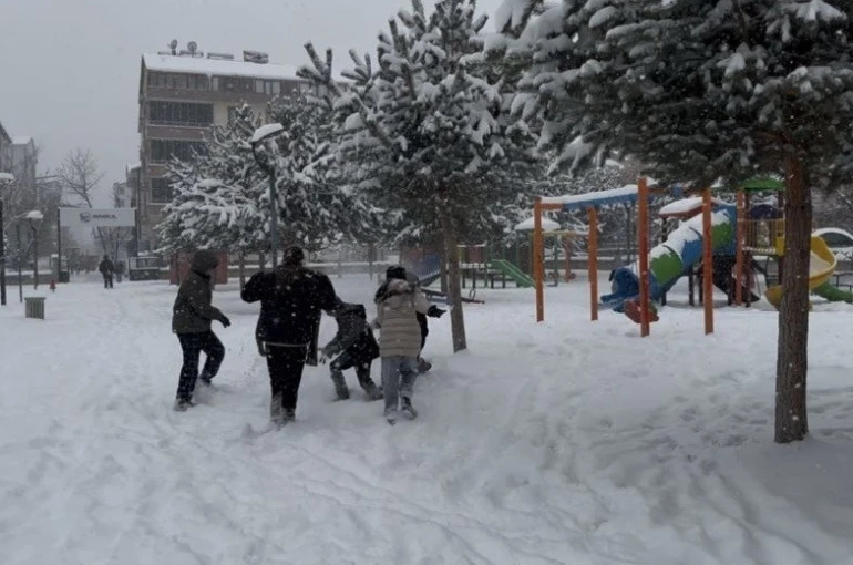 Bingöl’de yoğun kar yağışı