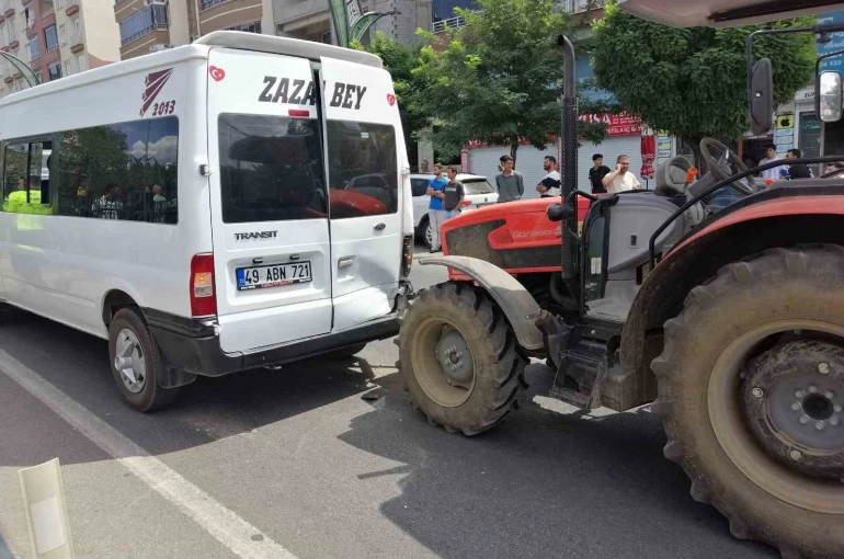 Bingöl’de zincirleme kaza: 4 araç çarpıştı