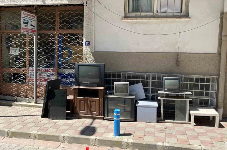 Bir dönemin vazgeçilmezi tüplü televizyonlar, şimdilerde nostalji yaşatıyor