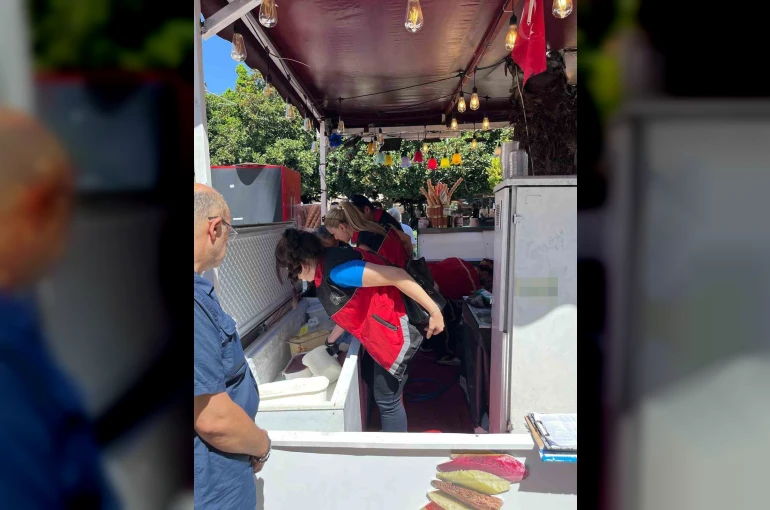 Bir külah dondurmaya 10 Euro talebiyle başlayan şikayet işletmeyi kapattırdı