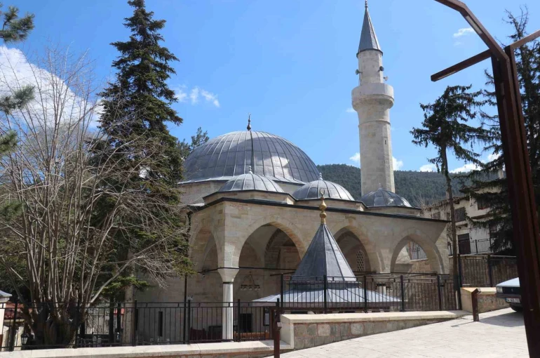 Birçok badire atlatan 508 yıllık cami tarihe tanıklık etmeye devam ediyor 