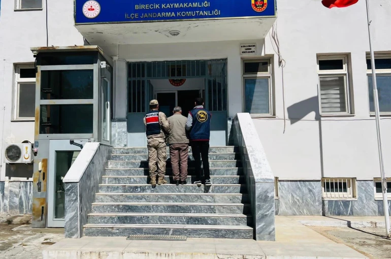 Birecik’te aranan 2 şahıs yakalandı 