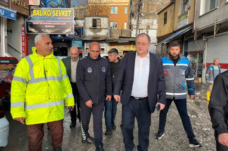 Birecik’te yağış sonrası ekipler harekete geçti 