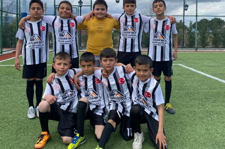 Birleştirilmiş sınıf takımı zirveye koşuyor 