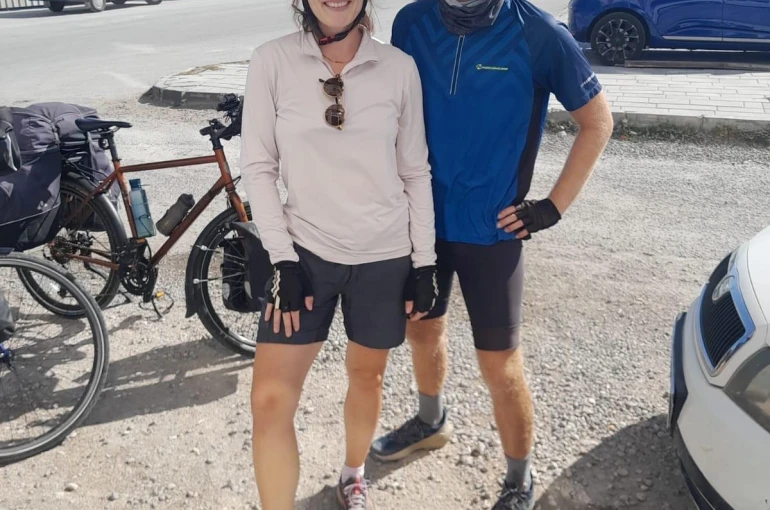 Bisikletle Almanya’dan yola çıkıp, 10 ülkeyi geçip Konya’ya ulaştılar