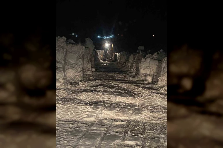 Bitlis’te karda mahsur kalan 112 ekibi kurtarıldı 