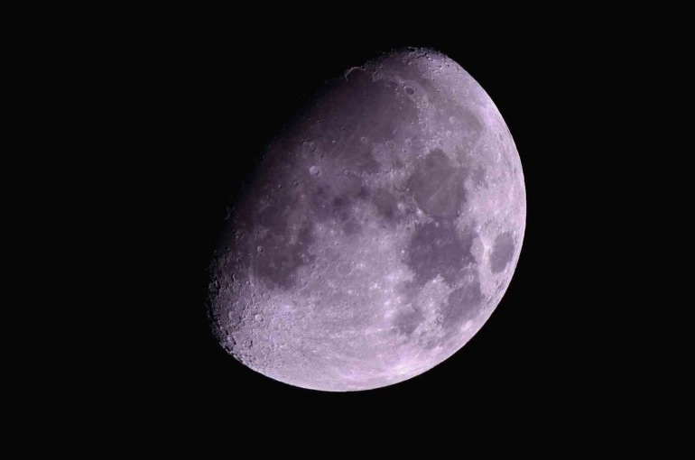 Bitlis’te "Şişkin Ay" gökyüzünü süsledi