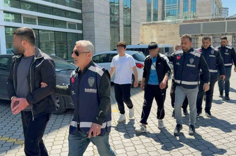 Bodrum katta dehşet: Konuşmak için çağırdıkları genci darp edip gasp ettiler 