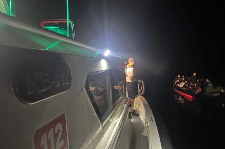 Bodrum’da 26 düzensiz göçmen kurtarıldı, 1 kaçakçı şüphelisi yakalandı 