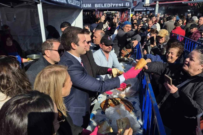 Bodrum’da 3 ton hamsi pişirilerek dağıtıldı 