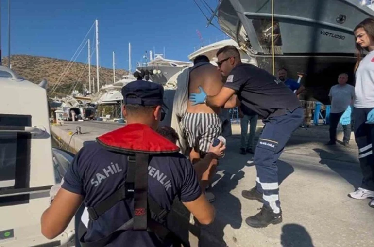 Bodrum’da gezi teknesinde yaralanan vatandaşa tıbbi tahliye 