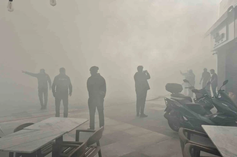 Bodrum’da giyim mağazasının deposunda yangın paniği 