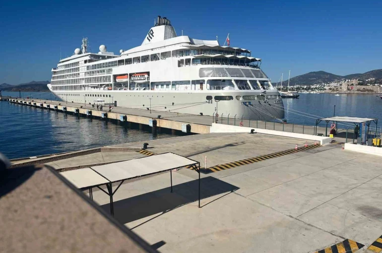 Bodrum’da kruvaziyer turizmi devam ediyor 
