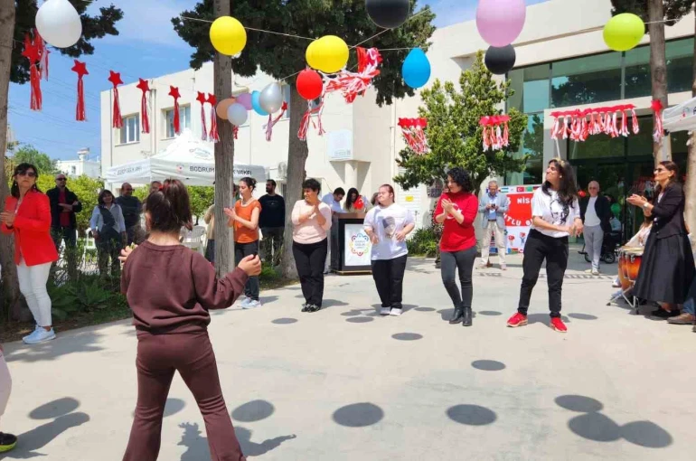 Bodrum’da özel çocuklar sahnede alkış aldı 