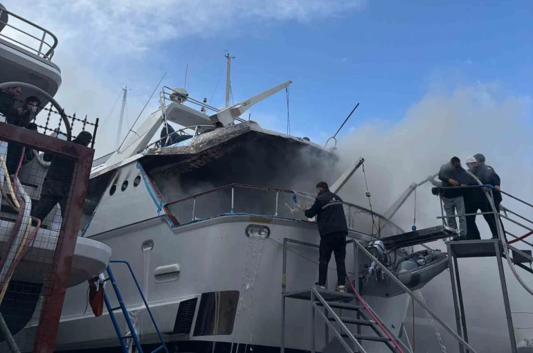 Bodrum’da Sadri Şener’in motoryatında yangın çıktı 