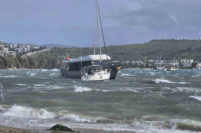 Bodrum’u kuvvetli fırtına vurdu